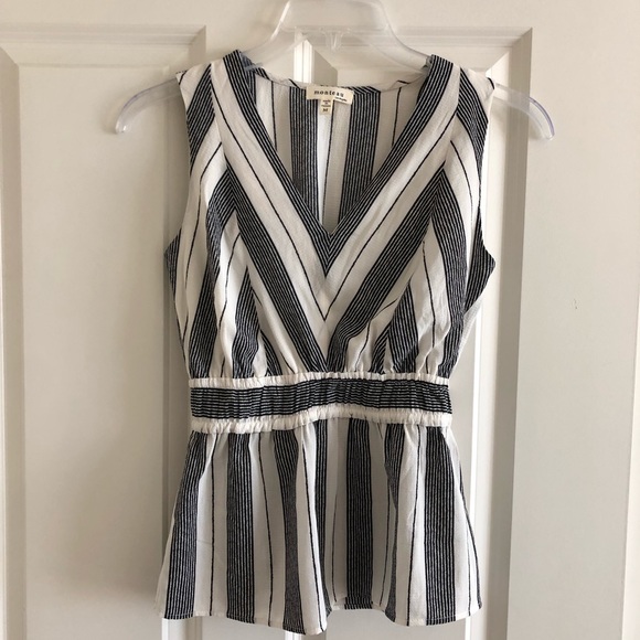 Sleeveless top - Picture 1 of 3